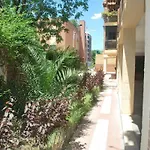 Piscina Y Parking Incluidos, Amplio Piso En Av. Manolete
