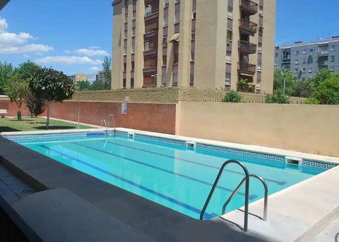 Piscina Y Parking Incluidos, Amplio Piso En Av. Manolete
