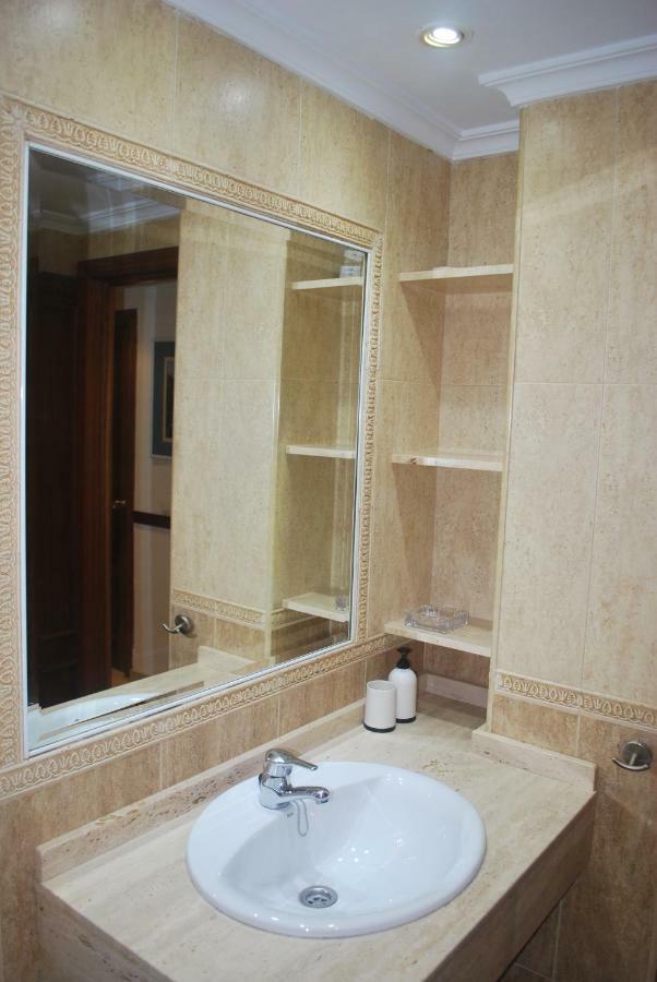 Piscina Y Parking Incluidos, Amplio Piso En Av. Manolete Apartamento *